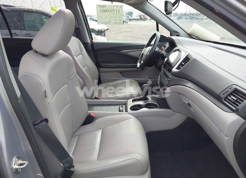 Photo 5 of 2016 Honda Pilot EX-L (VIN 5FNYF6H55GB069427)