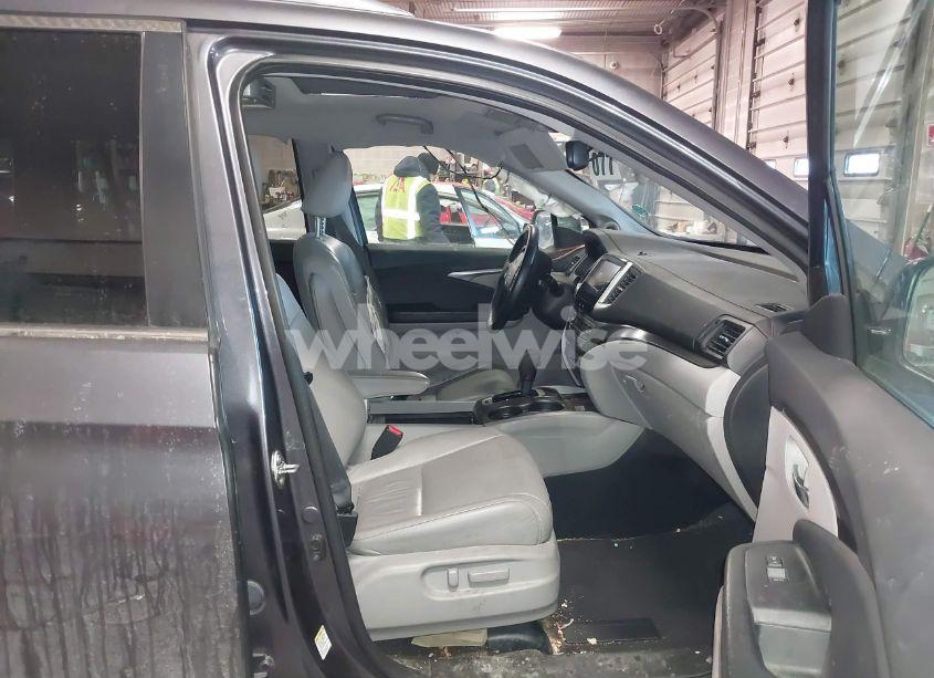 Photo 5 of 2016 Honda Pilot EX-L (VIN 5FNYF6H55GB103141)