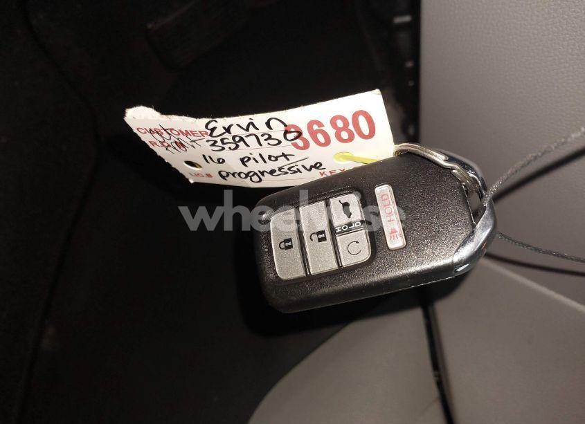 Photo 11 of 2016 Honda Pilot EX-L (VIN 5FNYF6H55GB105942)