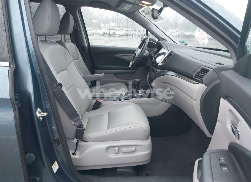 Photo 5 of 2016 Honda Pilot EX-L (VIN 5FNYF6H55GB105942)