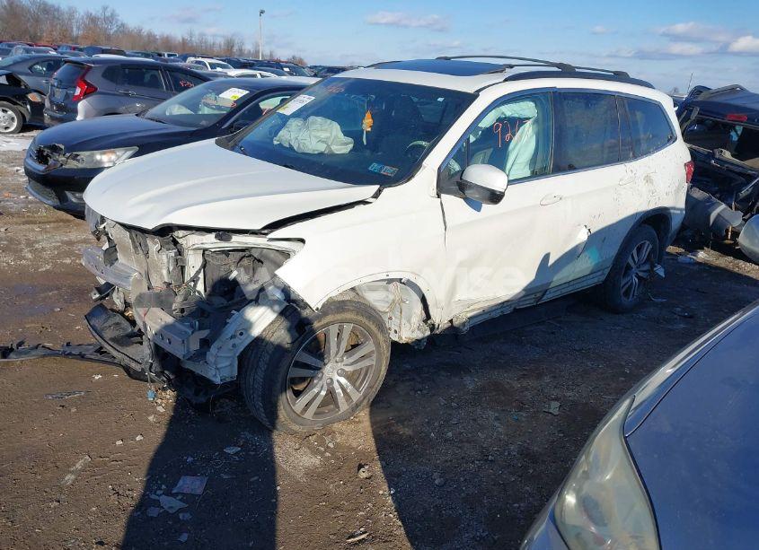 Photo 2 of 2016 Honda Pilot EX-L (VIN 5FNYF6H55GB113961)