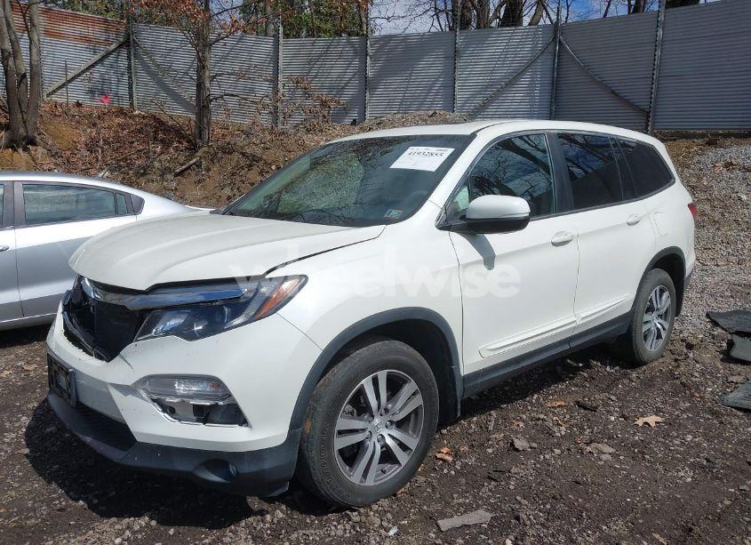 Photo 2 of 2016 Honda Pilot EX-L (VIN 5FNYF6H55GB120084)