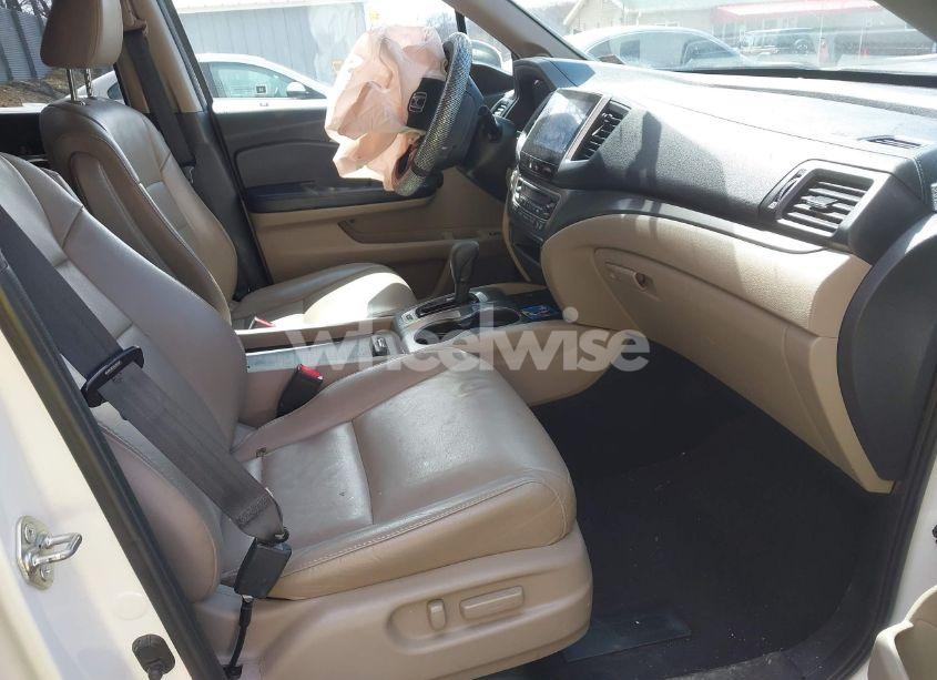 Photo 5 of 2016 Honda Pilot EX-L (VIN 5FNYF6H55GB120084)