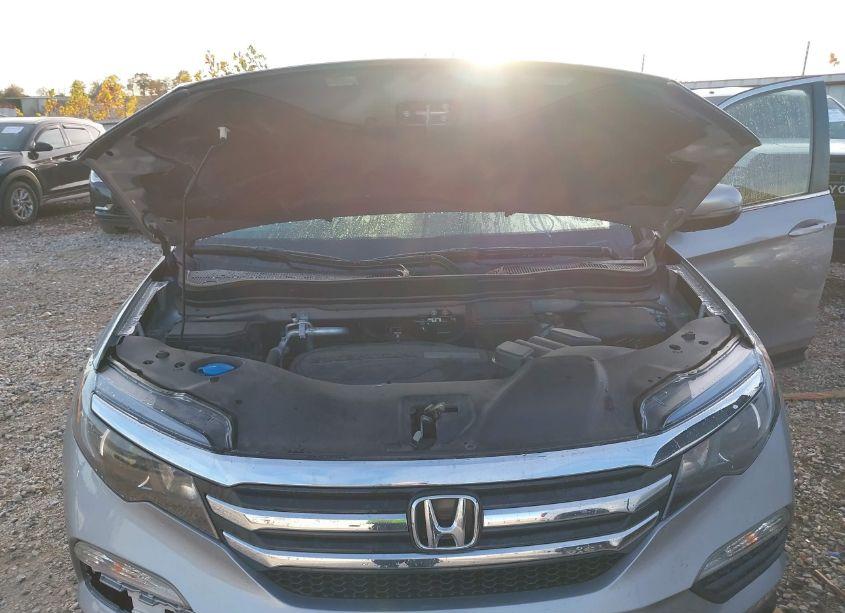 Photo 10 of 2018 Honda Pilot EX-L (VIN 5FNYF6H55JB013351)