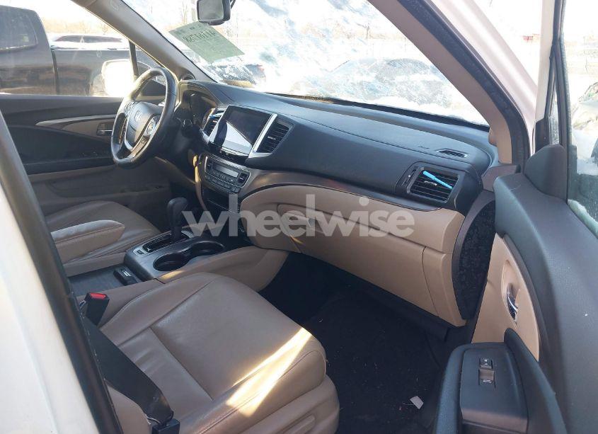 Photo 5 of 2018 Honda Pilot EX-L (VIN 5FNYF6H55JB034944)