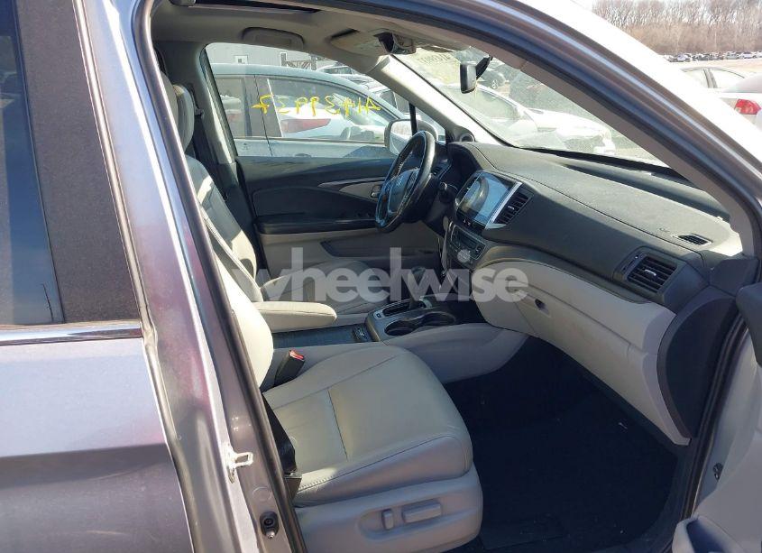 Photo 5 of 2016 Honda Pilot EX-L (VIN 5FNYF6H56GB045976)