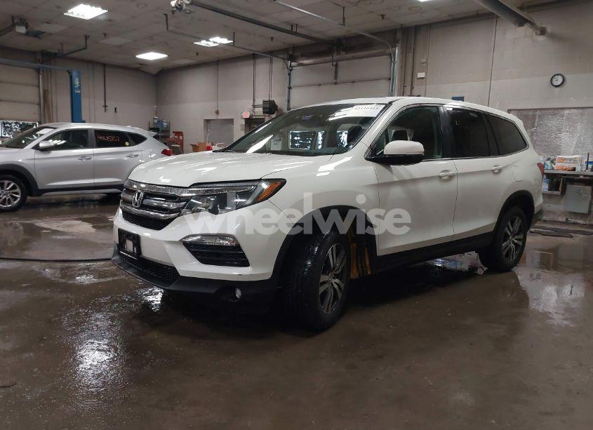 Photo 2 of 2018 Honda Pilot EX-L (VIN 5FNYF6H56JB018817)