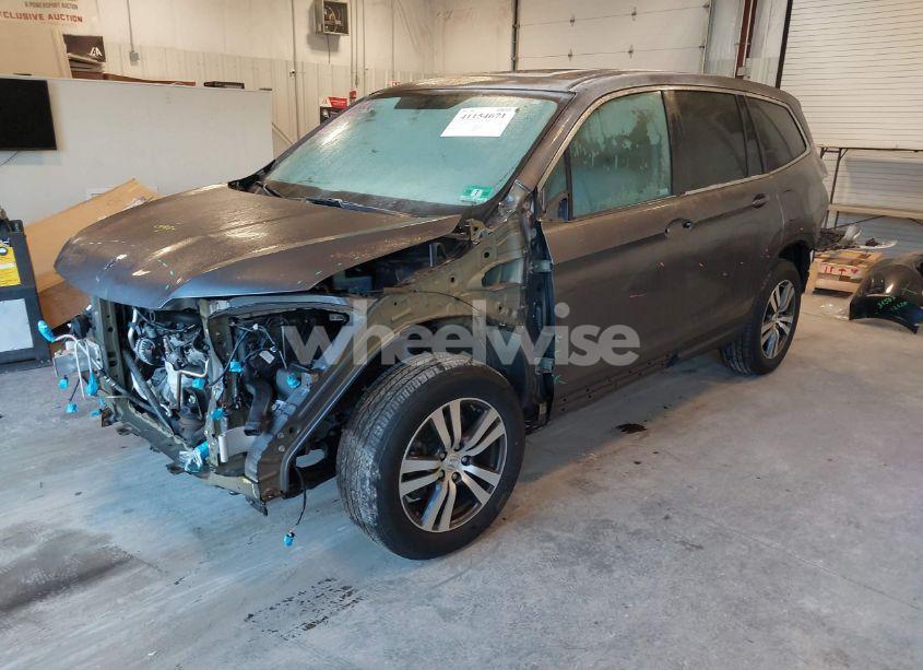 Photo 2 of 2018 Honda Pilot EX-L (VIN 5FNYF6H56JB057651)