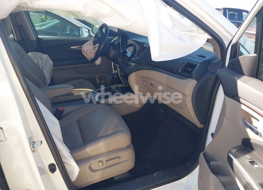 Photo 5 of 2019 Honda Pilot EX-L (VIN 5FNYF6H56KB038745)