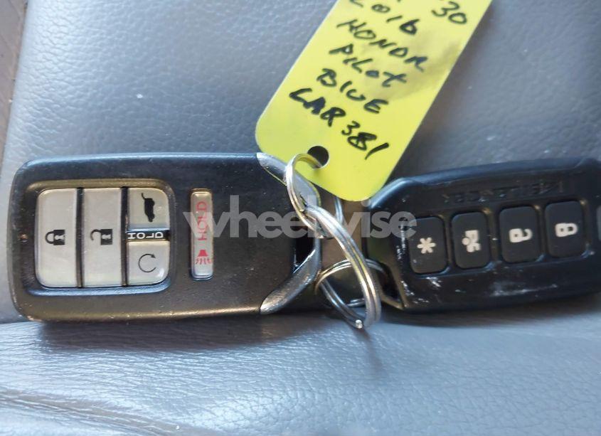 Photo 11 of 2016 Honda Pilot EX-L (VIN 5FNYF6H57GB017541)