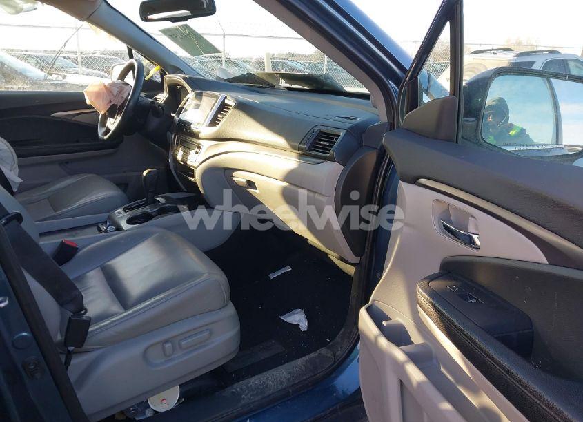 Photo 5 of 2016 Honda Pilot EX-L (VIN 5FNYF6H57GB017541)