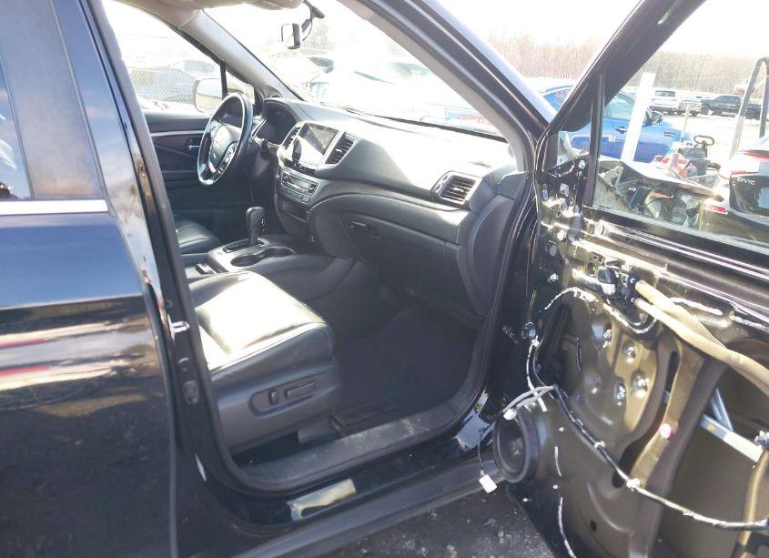 Photo 5 of 2016 Honda Pilot EX-L (VIN 5FNYF6H57GB041791)