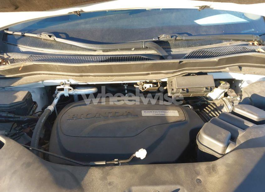 Photo 10 of 2016 Honda Pilot EX-L (VIN 5FNYF6H58GB033358)