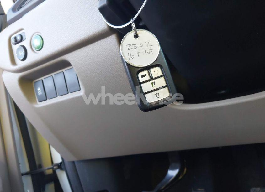 Photo 11 of 2016 Honda Pilot EX-L (VIN 5FNYF6H58GB033358)