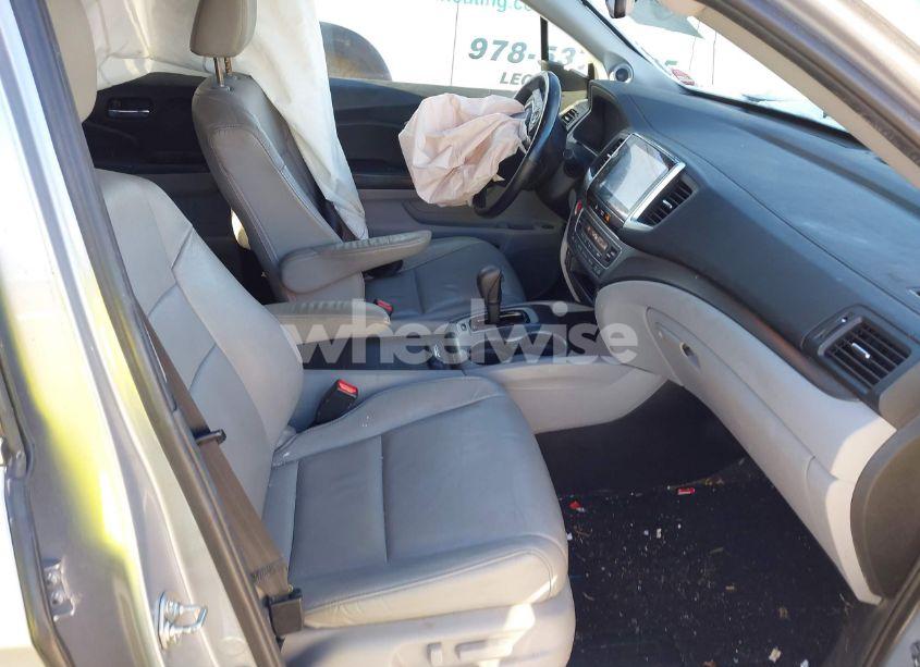 Photo 5 of 2016 Honda Pilot EX-L (VIN 5FNYF6H58GB035420)