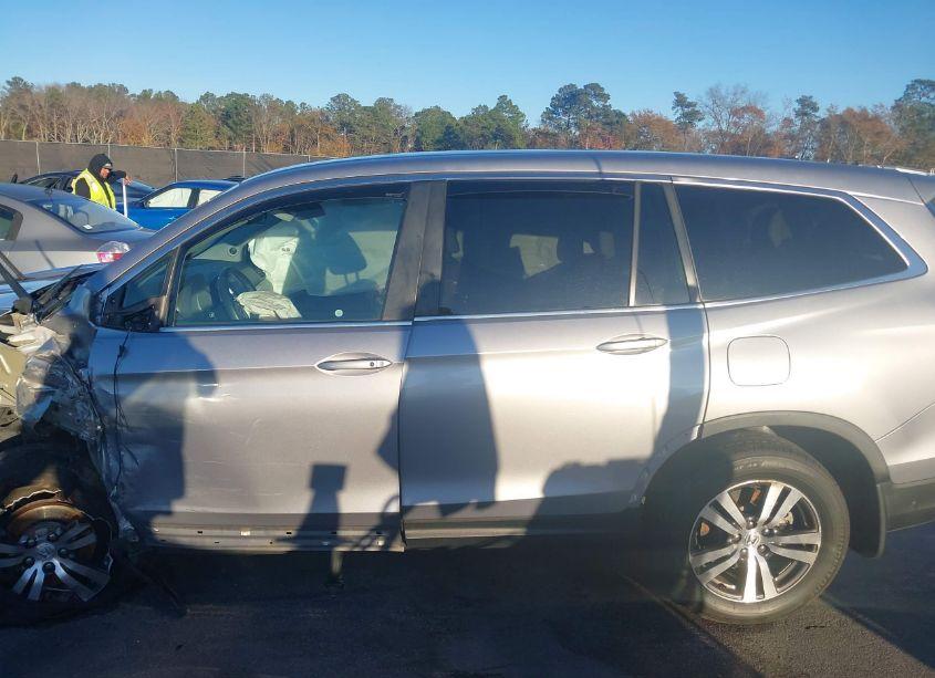 Photo 15 of 2016 Honda Pilot EX-L (VIN 5FNYF6H58GB092748)