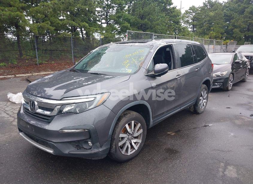 Photo 2 of 2019 Honda Pilot EX-L (VIN 5FNYF6H58KB053845)