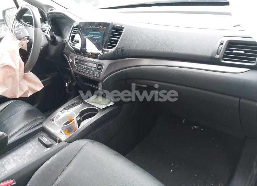 Photo 5 of 2021 Honda Pilot AWD EX-L (VIN 5FNYF6H58MB021982)