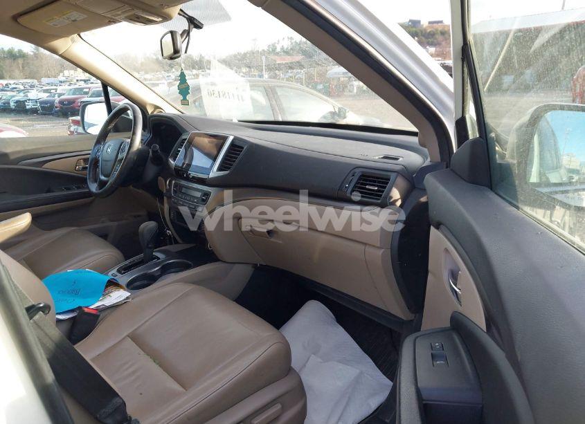 Photo 5 of 2016 Honda Pilot EX-L (VIN 5FNYF6H59GB025365)