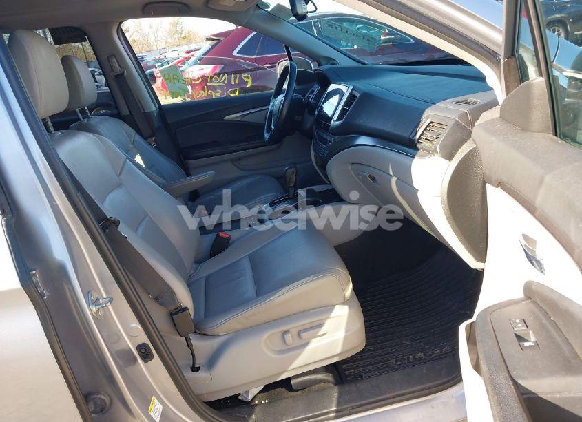 Photo 5 of 2016 Honda Pilot EX-L (VIN 5FNYF6H59GB055871)