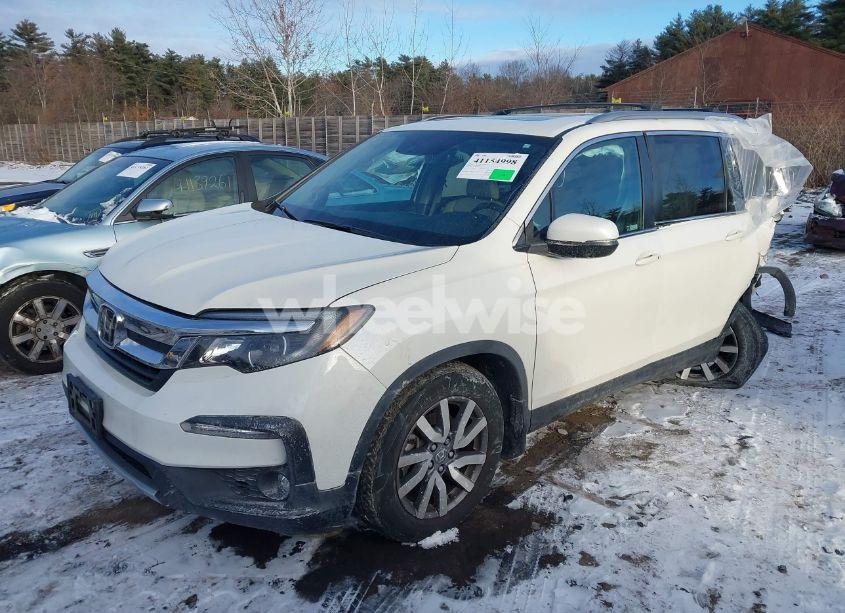 Photo 2 of 2019 Honda Pilot EX-L (VIN 5FNYF6H59KB015363)