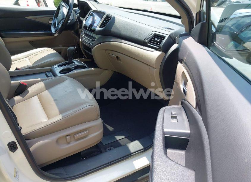 Photo 5 of 2016 Honda Pilot EX-L (VIN 5FNYF6H5XGB031126)