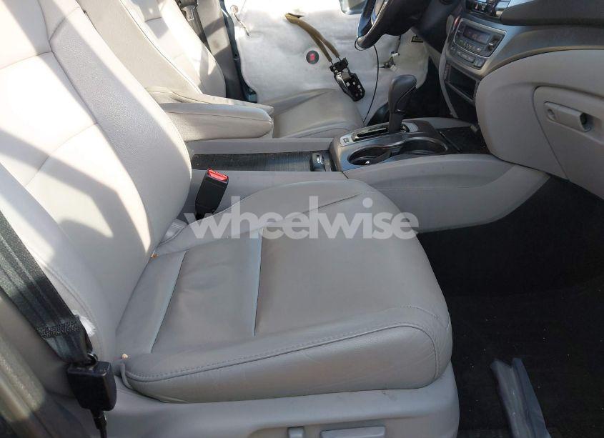 Photo 5 of 2017 Honda Pilot EX-L (VIN 5FNYF6H5XHB060272)