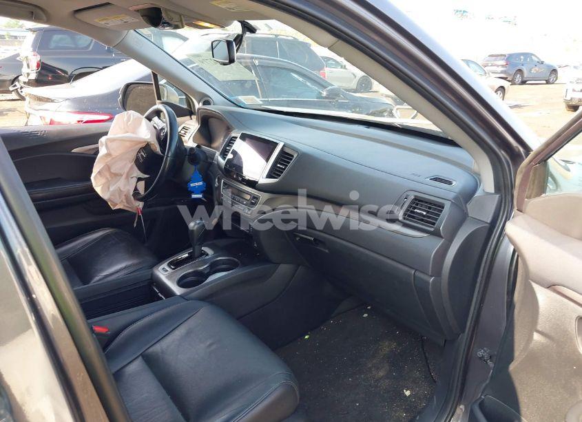 Photo 5 of 2017 Honda Pilot EX-L (VIN 5FNYF6H5XHB093028)