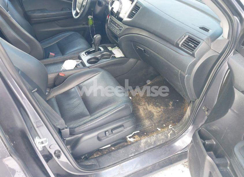 Photo 5 of 2018 Honda Pilot EX-L (VIN 5FNYF6H5XJB008310)