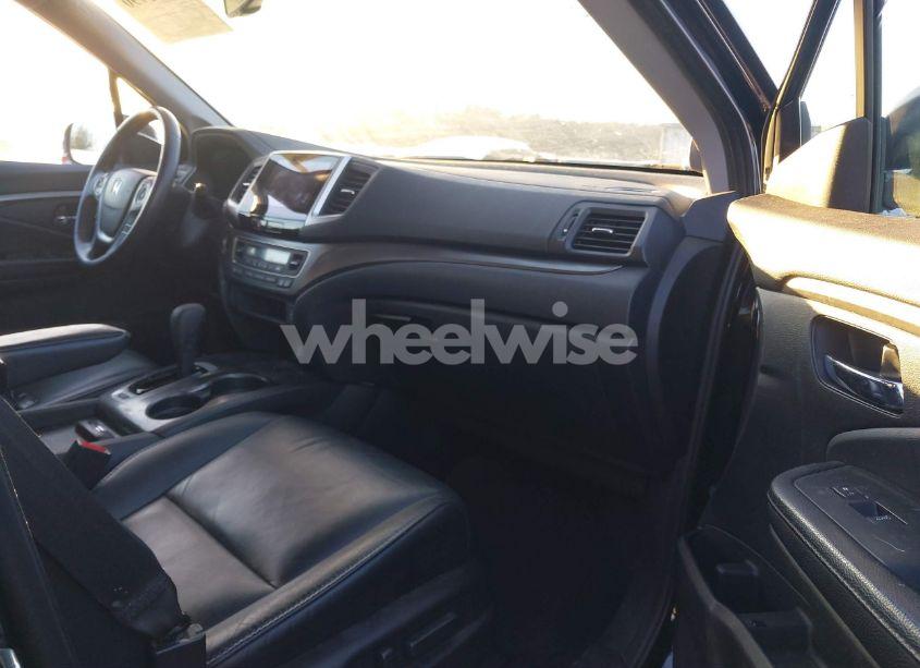 Photo 5 of 2018 Honda Pilot EX-L (VIN 5FNYF6H5XJB012910)