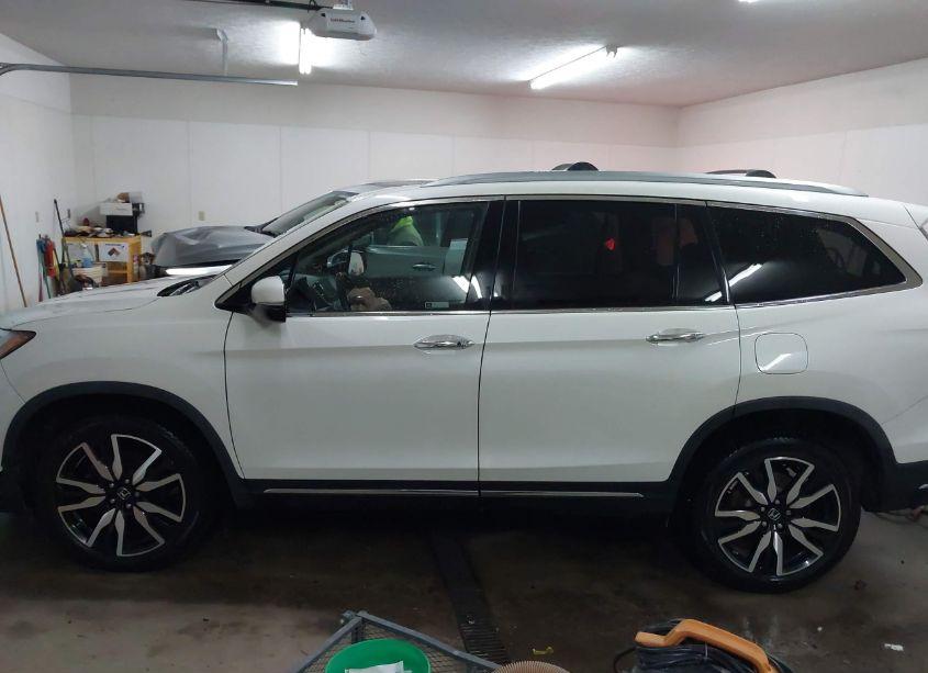Photo 15 of 2019 Honda Pilot TOURING (VIN 5FNYF6H60KB002347)