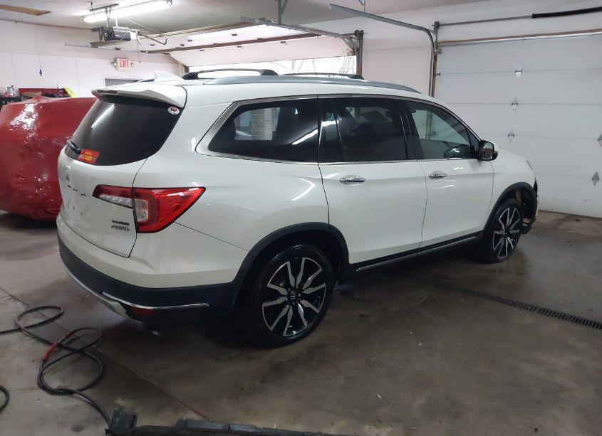 Photo 4 of 2019 Honda Pilot TOURING (VIN 5FNYF6H60KB002347)