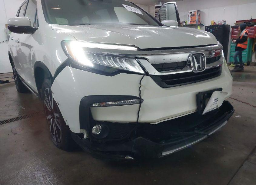 Photo 6 of 2019 Honda Pilot TOURING (VIN 5FNYF6H60KB002347)