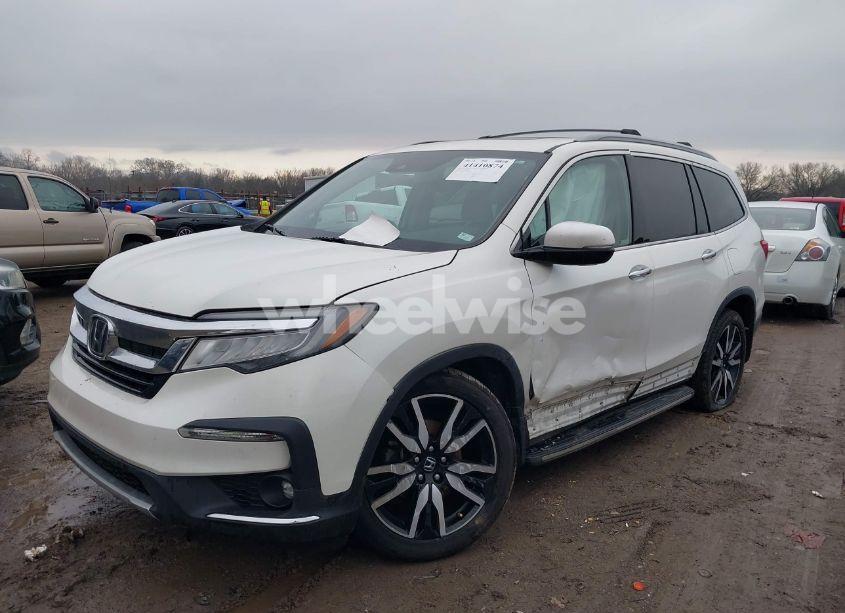 Photo 2 of 2019 Honda Pilot TOURING (VIN 5FNYF6H60KB038331)