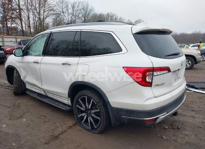 Photo 3 of 2019 Honda Pilot TOURING (VIN 5FNYF6H60KB038331)