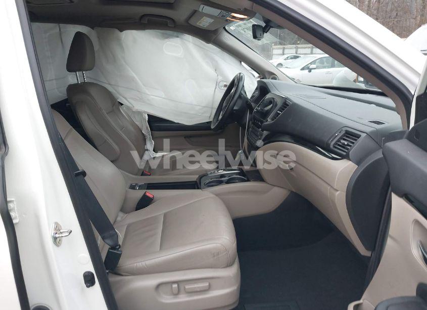 Photo 5 of 2019 Honda Pilot TOURING (VIN 5FNYF6H60KB038331)