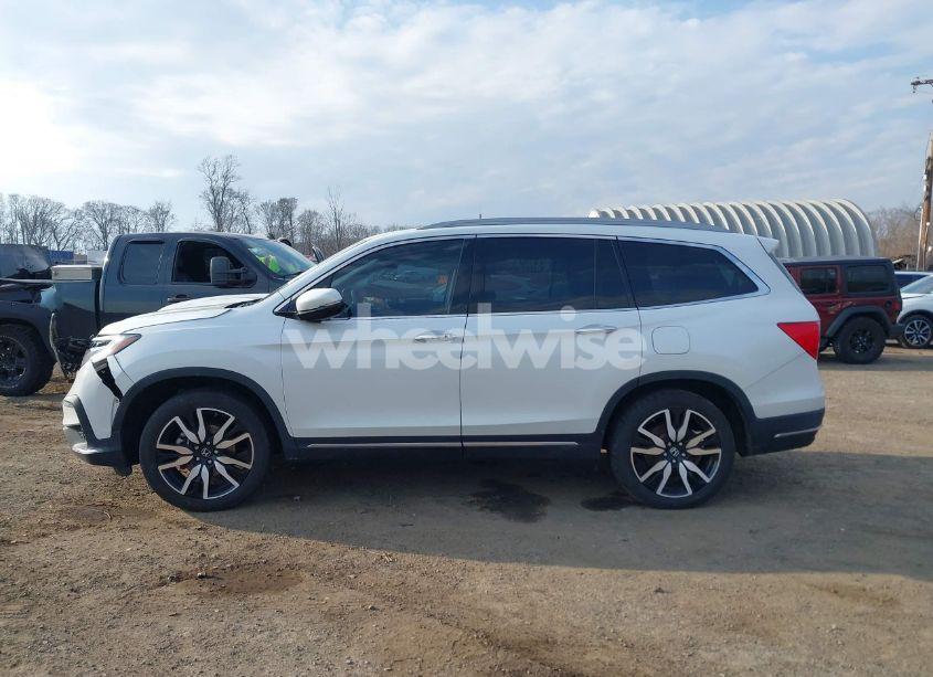 Photo 13 of 2021 Honda Pilot AWD TOURING 7 PASSENGER (VIN 5FNYF6H60MB037909)
