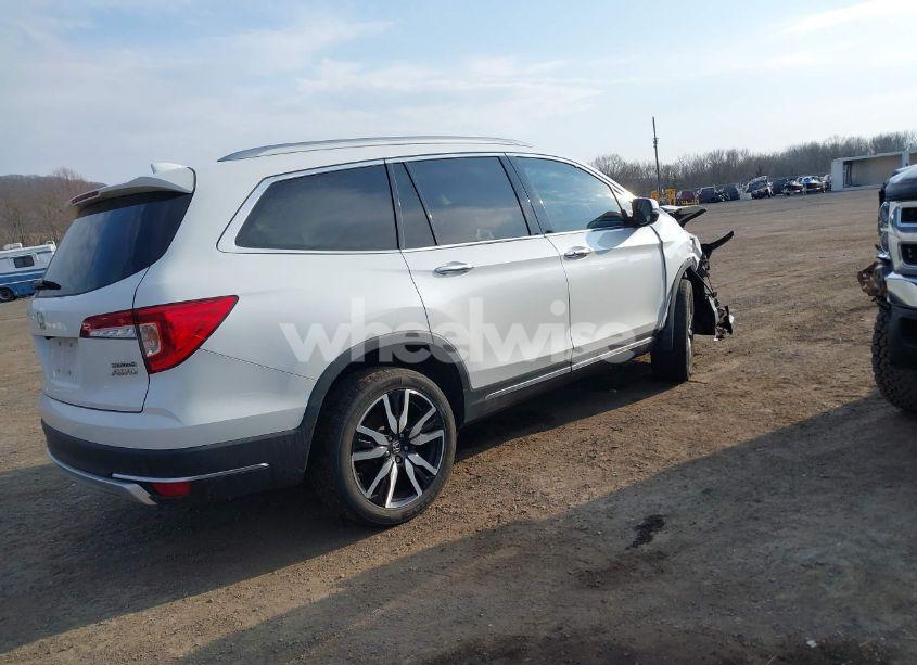 Photo 4 of 2021 Honda Pilot AWD TOURING 7 PASSENGER (VIN 5FNYF6H60MB037909)