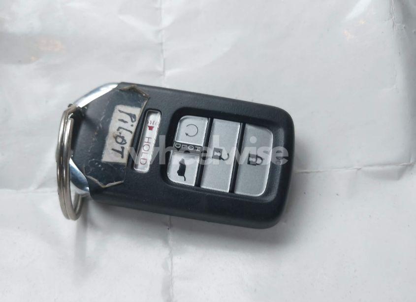 Photo 11 of 2022 Honda Pilot AWD TOURING 7 PASSENGER (VIN 5FNYF6H60NB005155)