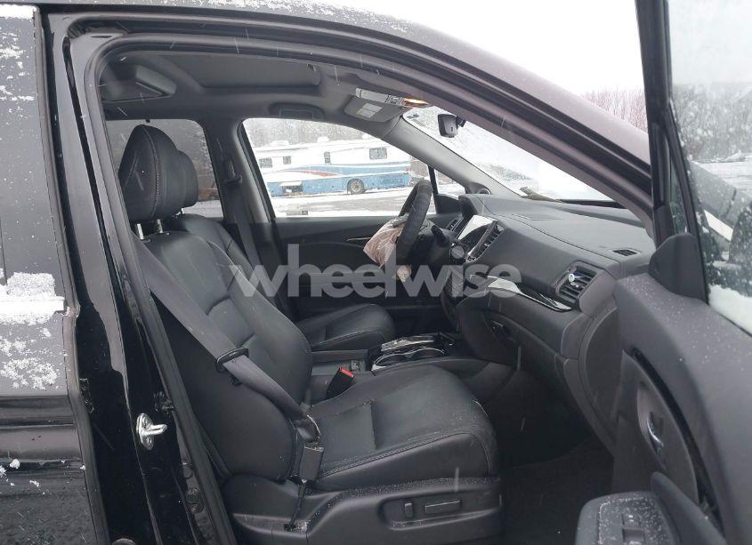 Photo 5 of 2022 Honda Pilot AWD TOURING 7 PASSENGER (VIN 5FNYF6H60NB005155)