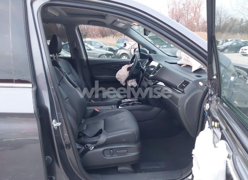 Photo 5 of 2022 Honda Pilot AWD TOURING 7 PASSENGER (VIN 5FNYF6H60NB051066)