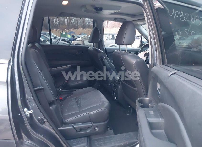 Photo 8 of 2022 Honda Pilot AWD TOURING 7 PASSENGER (VIN 5FNYF6H60NB051066)