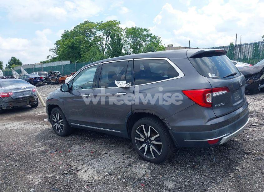 Photo 3 of 2019 Honda Pilot TOURING (VIN 5FNYF6H61KB067739)