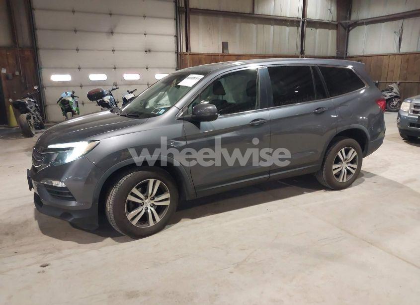 Photo 2 of 2018 Honda Pilot EX-L (VIN 5FNYF6H62JB018516)