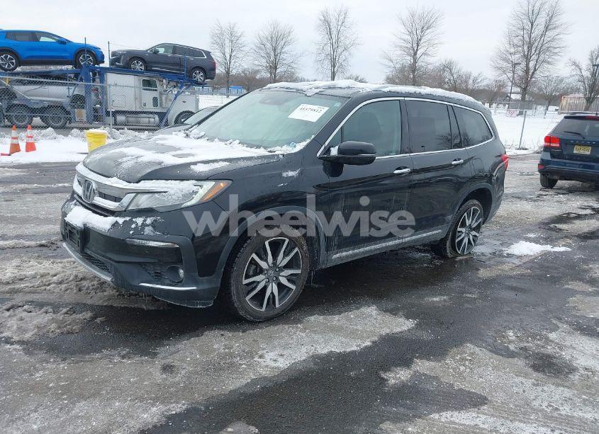 Photo 2 of 2019 Honda Pilot TOURING (VIN 5FNYF6H62KB098269)
