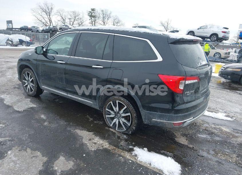 Photo 3 of 2019 Honda Pilot TOURING (VIN 5FNYF6H62KB098269)