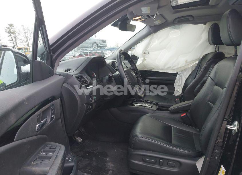 Photo 5 of 2019 Honda Pilot TOURING (VIN 5FNYF6H62KB098269)