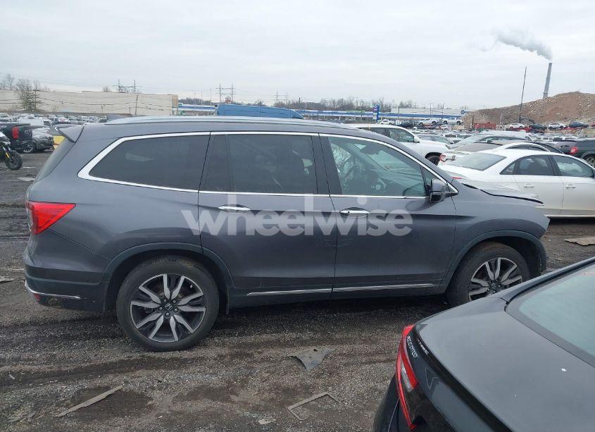 Photo 13 of 2021 Honda Pilot AWD TOURING 7 PASSENGER (VIN 5FNYF6H62MB034039)