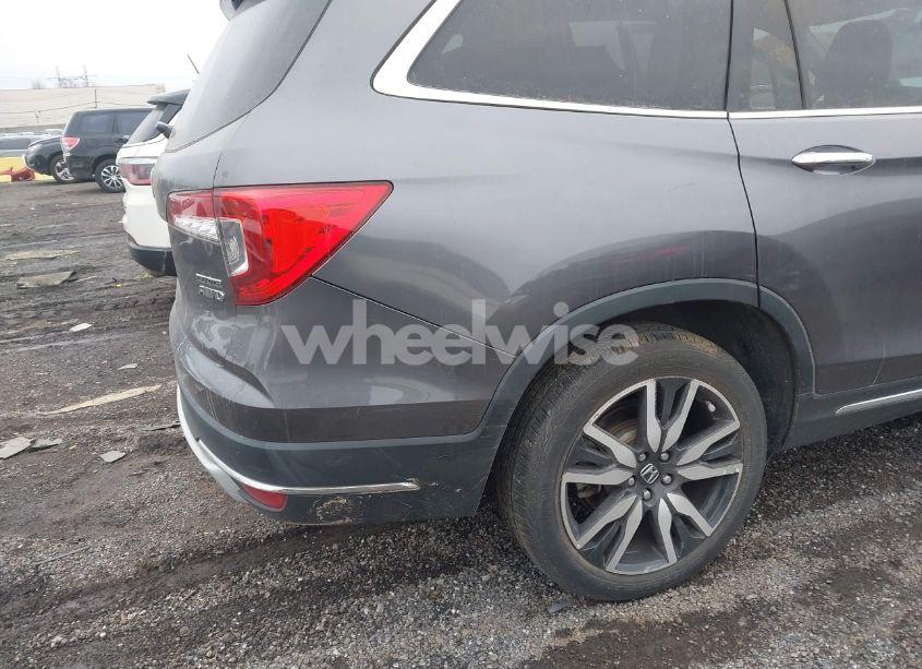 Photo 18 of 2021 Honda Pilot AWD TOURING 7 PASSENGER (VIN 5FNYF6H62MB034039)