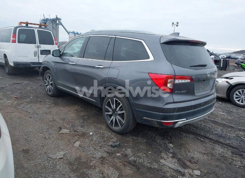 Photo 3 of 2021 Honda Pilot AWD TOURING 7 PASSENGER (VIN 5FNYF6H62MB034039)